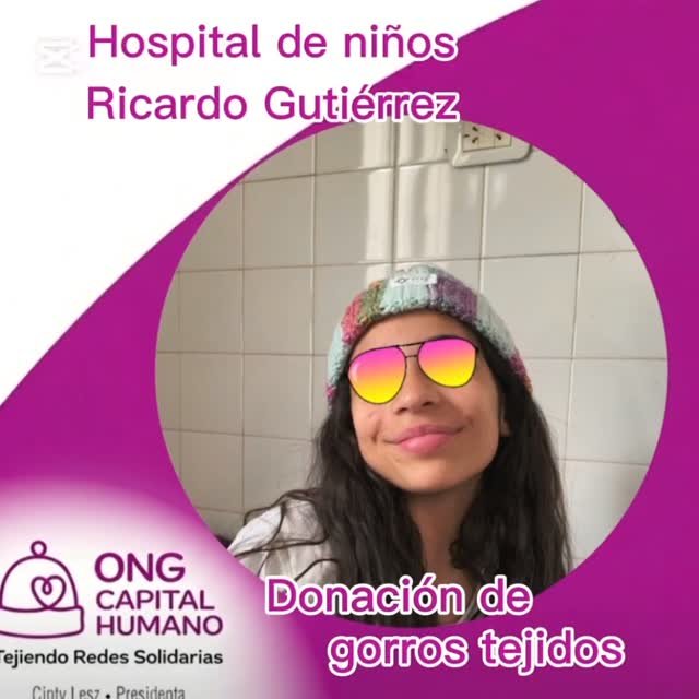 💖✨ Como cada primer y tercer lunes de cada mes, nuestro grupo de tejedoras solidarias de @Capitalhumanous se reúne en Kevinsgkein para tejer con muchísimo amor. 🧶✈️ ¡Y estos son los hermosos resultados! Nuestros gorros viajaron directamente desde Miami hasta Argentina. 🇦🇷🎁 Allí, nuestra @ongcapitalhumano los entregó en el @hospitalgutierrez para acompañar a los niños bajo tratamiento oncológico. En cada visita, además de abrigarlos con estos gorritos, les llevan relatos llenos de magia y golosinas para regalarles una enorme sonrisa. 💕🙋‍♀️ Sabemos que cada gorro es un puente. No solo brinda abrigo, sino que es el nexo que nos permite acercarnos y conocer las necesidades profundas de cada familia. Además, en los talleres previos que se dictan allá, esta actividad impulsa la inserción laboral de las mamás y funciona como un hermoso apoyo terapéutico.🙌 Todo este viaje solidario fue posible gracias a @apadilla20 , quien hizo de nexo con gracielaangeloz para que nuestros niños internados en el Hospital Ricardo Gutiérrez pudieran recibirlos. ¡Gracias infinitas a ambas!🙏 Gracias a todos los que forman parte de esta inmensa causa, impulsada junto a nuestra presidente @cintylesz.👉 Vos también podés sumarte a nuestra red:📩 Escribinos a: @apadilla20@cintylesz🤝 Tu colaboración transforma vidas. Juntos construimos un mundo con más esperanza. 💖✨Sigamos juntos #tejiendoredessolidarias